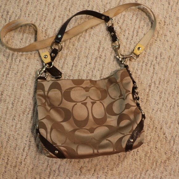 COACH CLASSIC SHOULDER PURSE - Picture 1 of 5